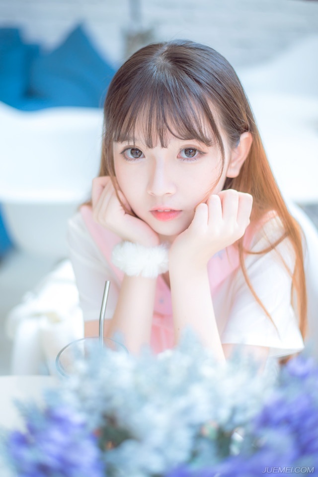 当众人警惕的来到营寨的时候，看着围在原本存放王印的房舍之外，一圈圈横七竖八的尸体以各种姿势倒在地上的时候，还是吃了一惊，不是因为死人，而是因为众人经过确认之后，这留在营寨里的四百人，竟然没有一个活口。